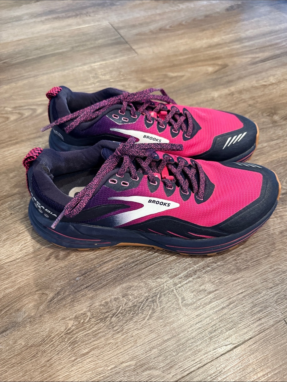 Brooks Womens Cascadia 16 Navy Pink Trail Athletic Training Sneakers Size 9.5